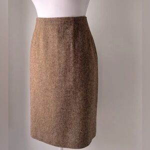 Ann Taylor Elegant Gray and tan Pencil Skirt, lined. SI